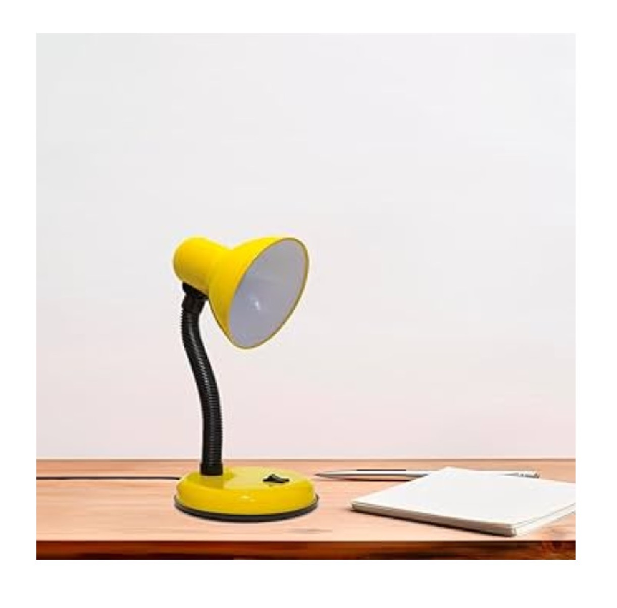 Luminária de Mesa Viking Amarelo Bivolt LM904 Luminatti