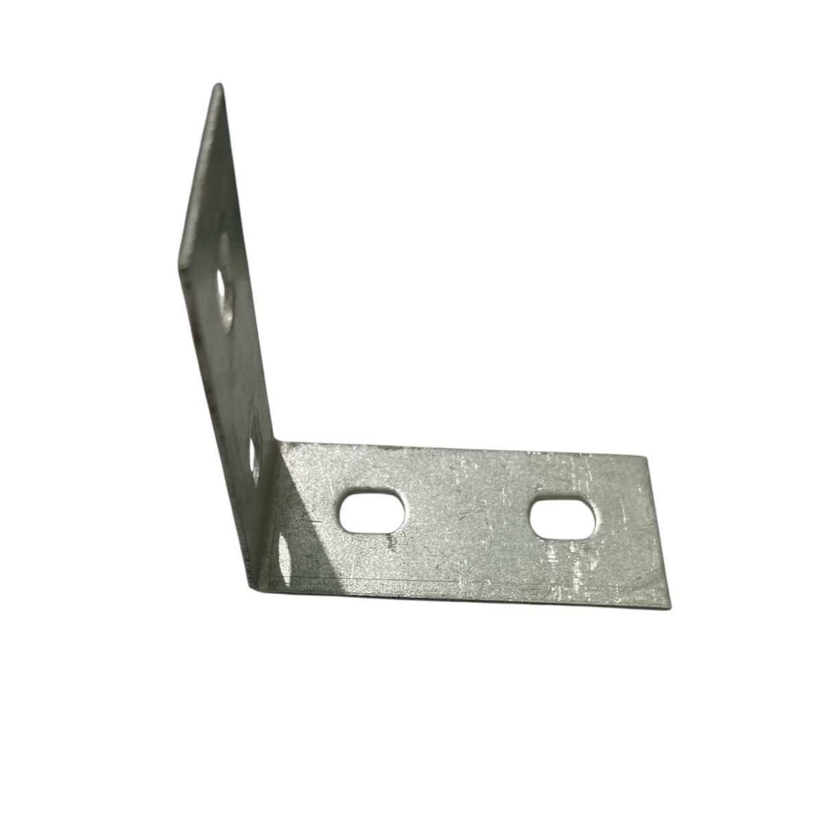 Cantoneira Tipo L Reforçada para Perfilado 38 x 38 mm com 4 Furos de 3/8 pol. Elétrica Bichuette
